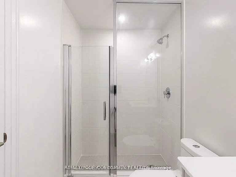 20 Gatineau Dr #402 — Photo 17
