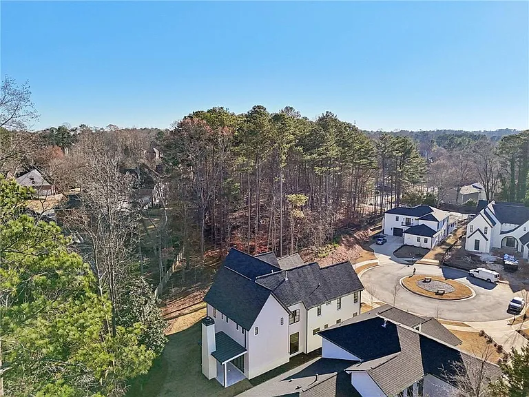 120 Thome Dr — Photo 82
