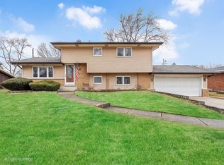 564 E Bryn Mawr Ave, Roselle, IL 60172