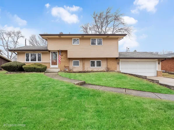 564 E Bryn Mawr Ave, Roselle, IL 60172