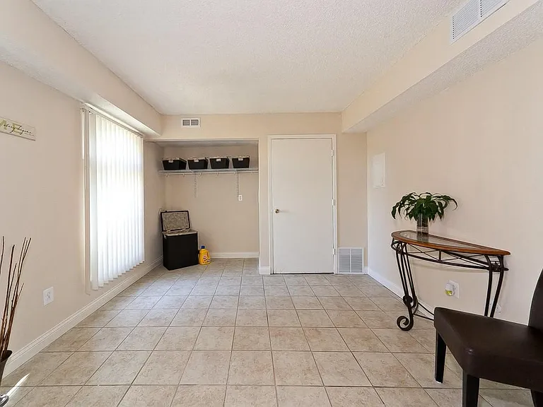 The Elms Apartments — Photo 9