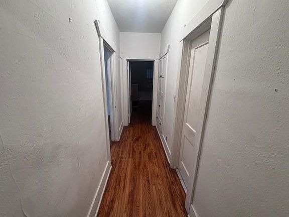 5th image of 907 N Jefferson St