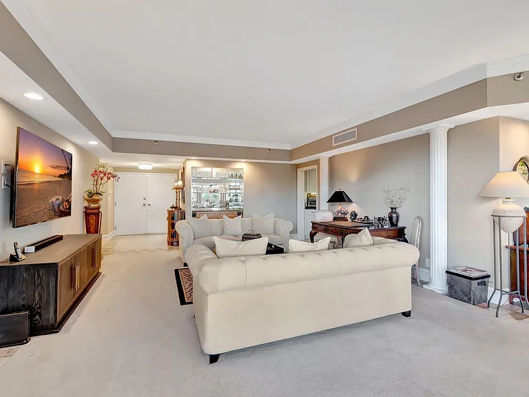 300 SE 5th Ave #6160 — Photo 3