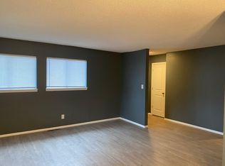 8323 Grandview Ln, Overland Park, KS 66212