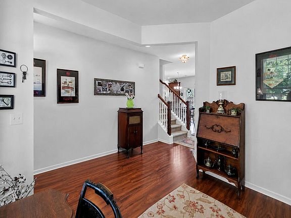 3rd image of 533 Pleasant Side Dr