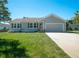 1057 E Wildcat Run St, Gardner, KS 66030
