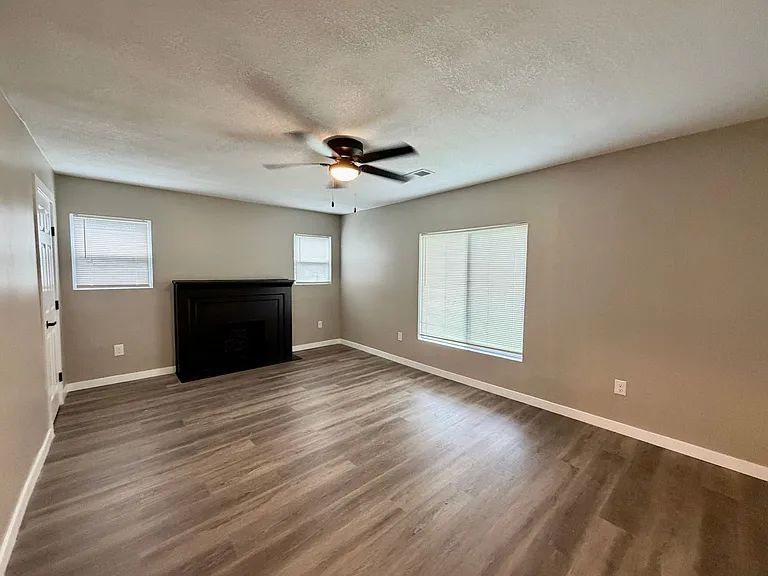 1755 S Greenwood Ave — Photo 9