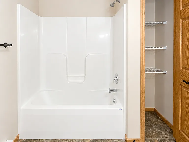 Berry Pointe Luxury Apartments — Photo 19
