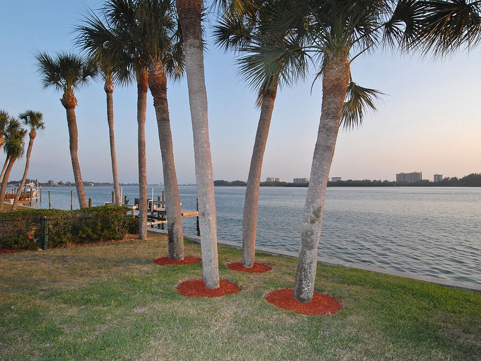 1st image of 582 S Spoonbill Dr