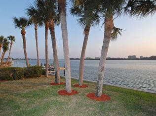 582 S Spoonbill Dr, Sarasota, FL 34236