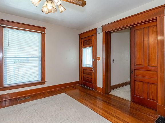 2nd image of 306 Park St