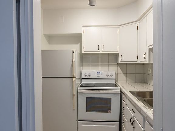 3rd image of 160 E Lake St APT 13A