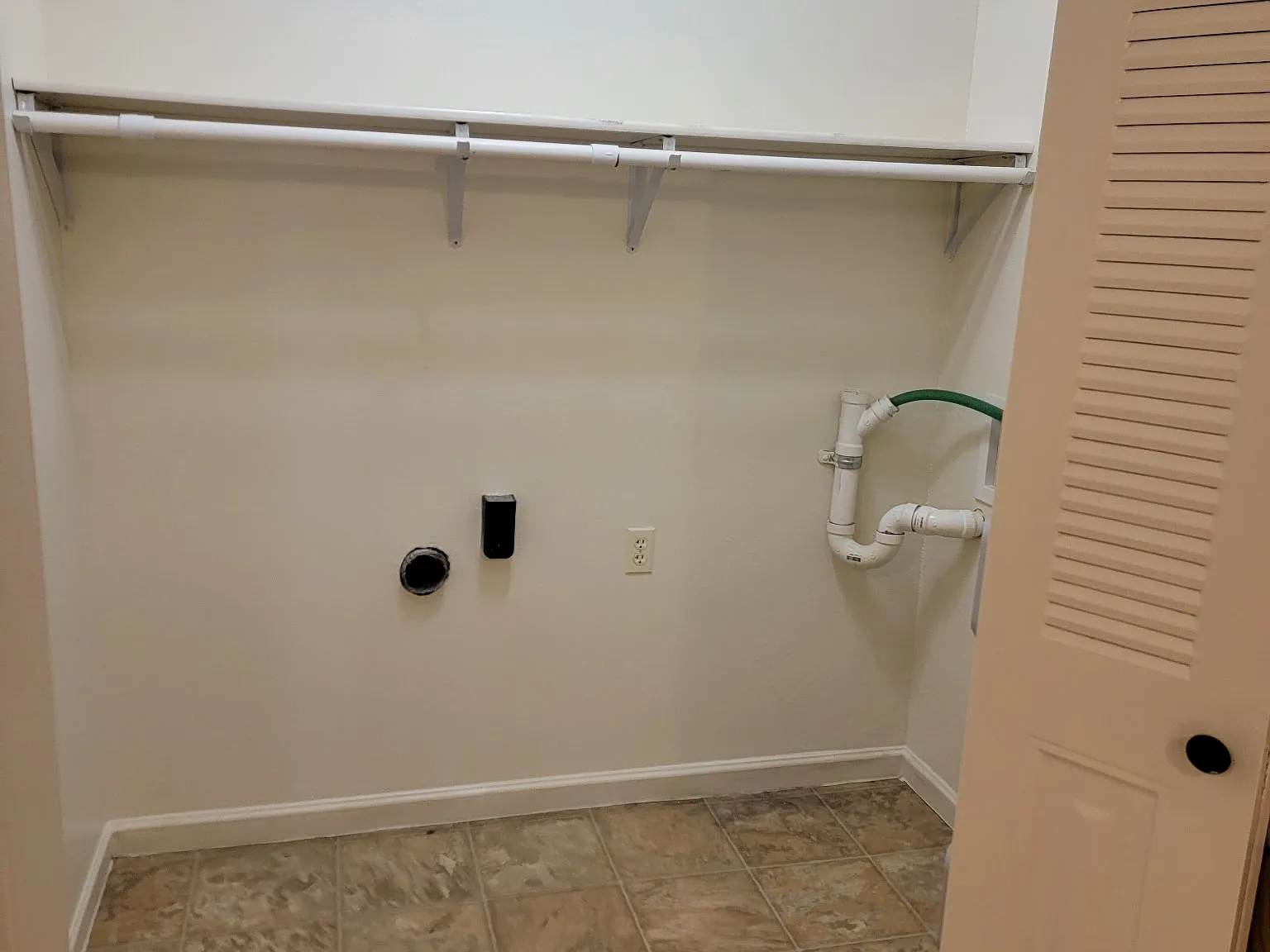 3 bed, 1.5 bath, 1200 sqft, $1,200 — Photo 4