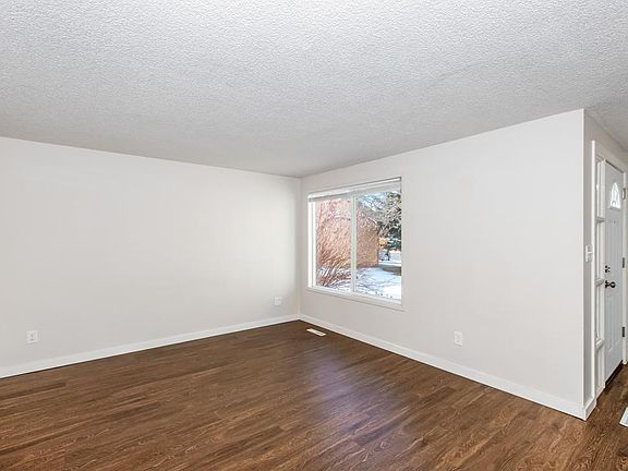 3rd image of 540 Jocelyn Dr