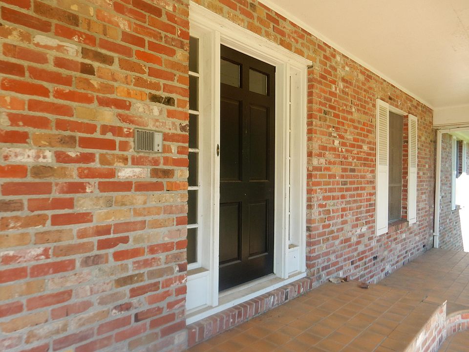 2nd image of 403 S Dogwood Ave