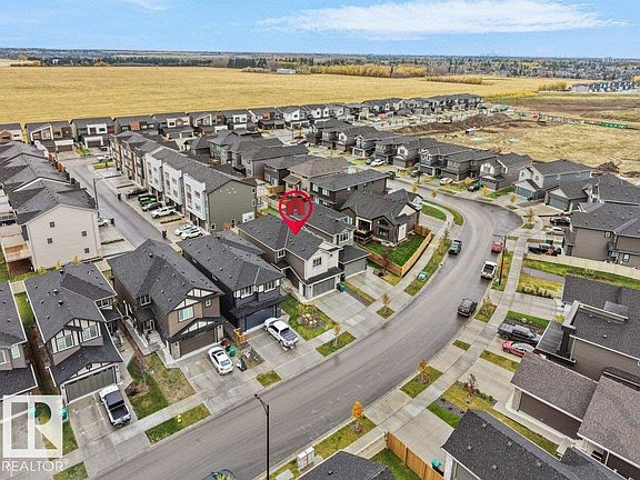 4th image of 92 Edgefield Way