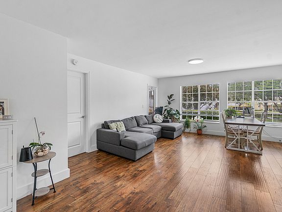 4th image of 6283 La Costa Drive #E