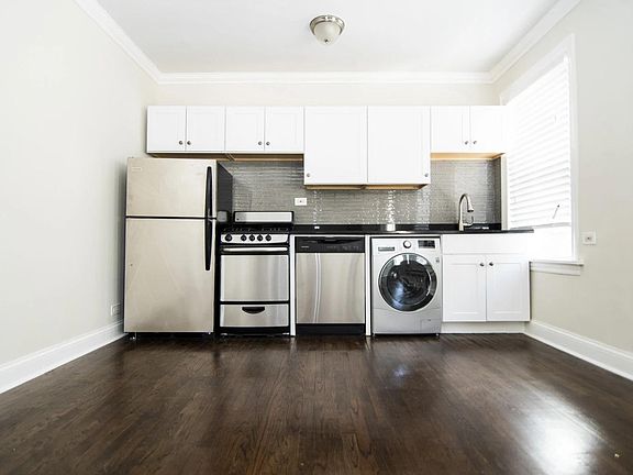2nd image of 918 Green Bay Rd APT 2C