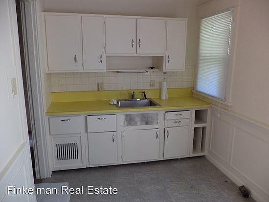 2nd image of 301 Franklin St