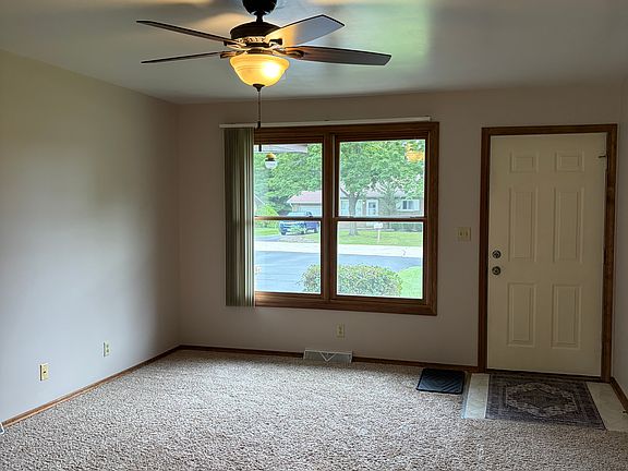 5th image of 637 Herda Ave