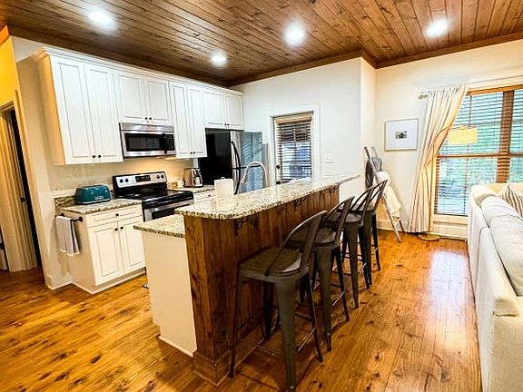 5th image of 25 Village Ct