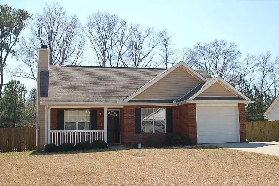 3 bed, 1331 sqft, $1,695 — Photo 1