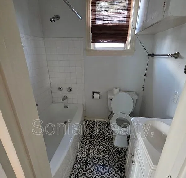 1019 Clouet St #FRONT — Photo 5