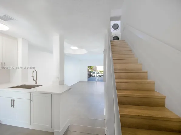 8260 NW 10th St APT 6, Miami, FL 33126