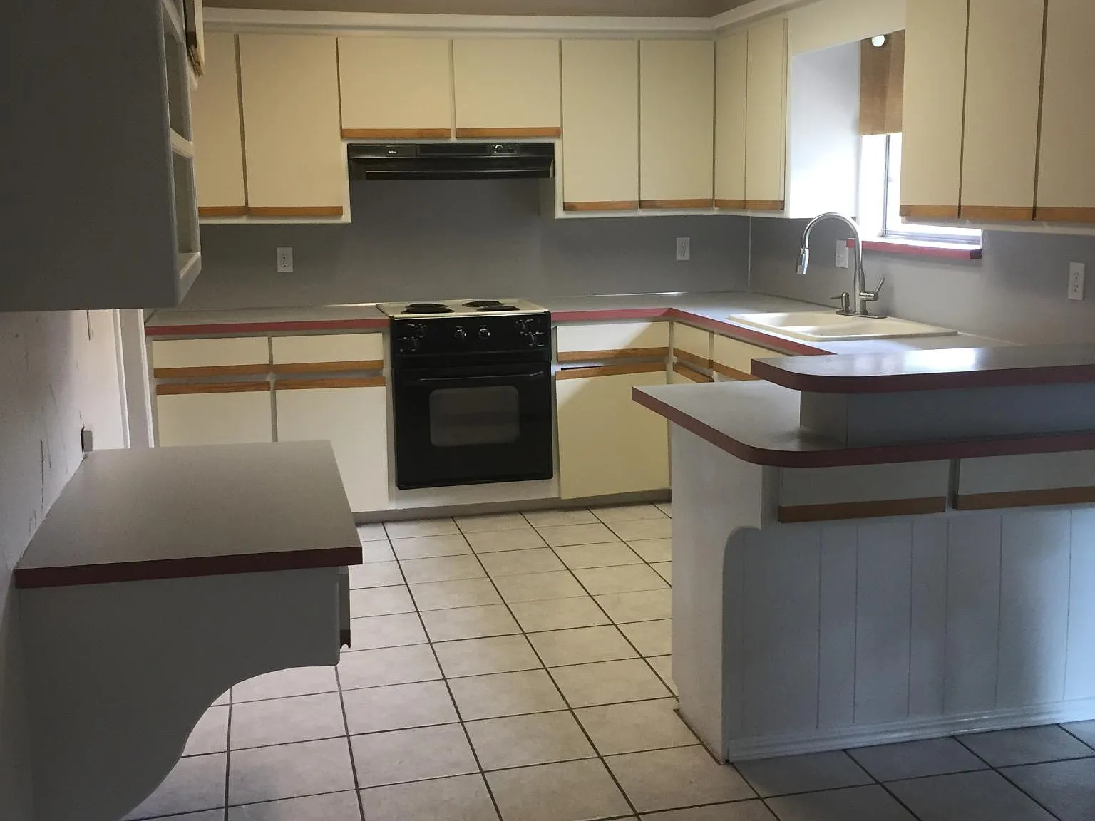 3 bed, 1.5 bath, 996 sqft, $1,250 — Photo 3