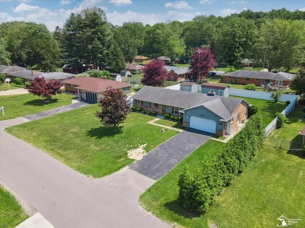 1115 Birchwood Dr, Temperance, MI 48182