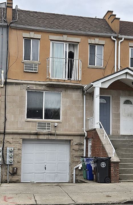 1st image of 237 Cooper St Floor 1