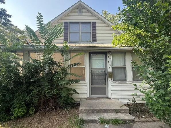 1714 E Walnut St, Des Moines, IA 50316