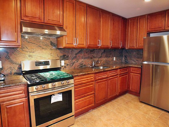 3rd image of 3044 Ocean Ave #1