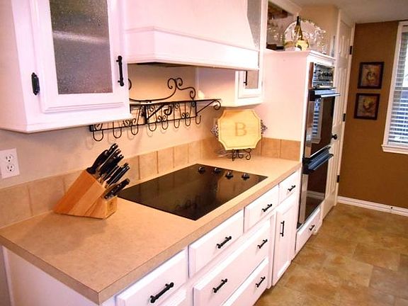 4th image of 404 Conger Dr