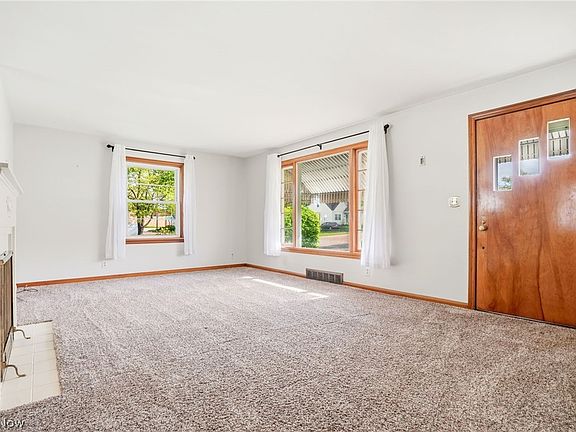 3rd image of 2953 Gibbs Ave NE
