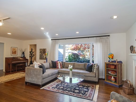 Spacious living room