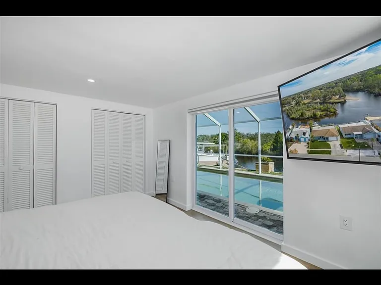 1166 Chancellor Dr — Photo 6