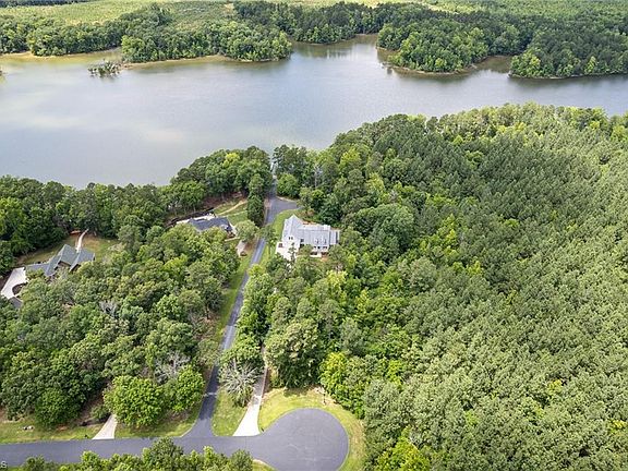 2nd image of 591 Emerald Isle Ct