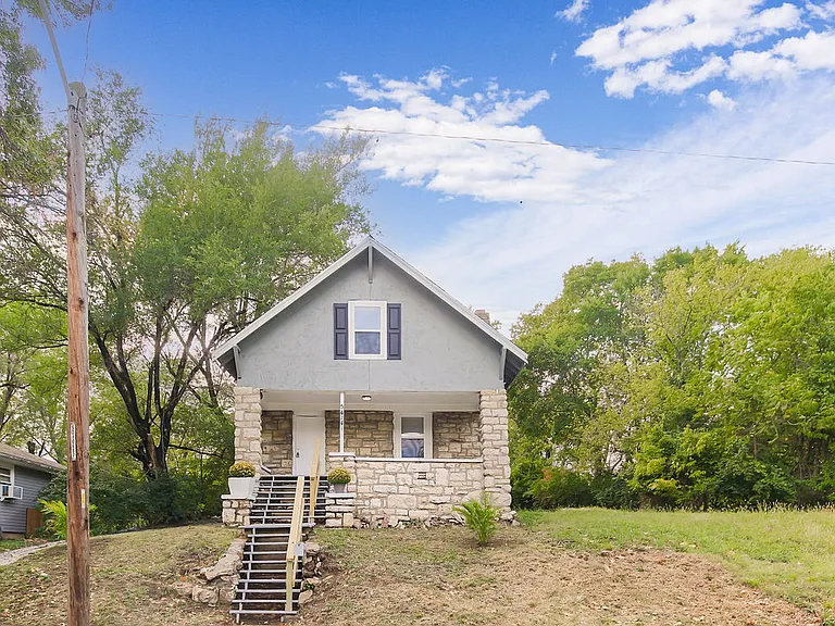 5424 Bellefontaine Ave — Photo 2