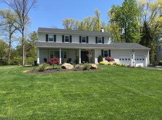 13 Yvette Dr, East Hanover, NJ 07936