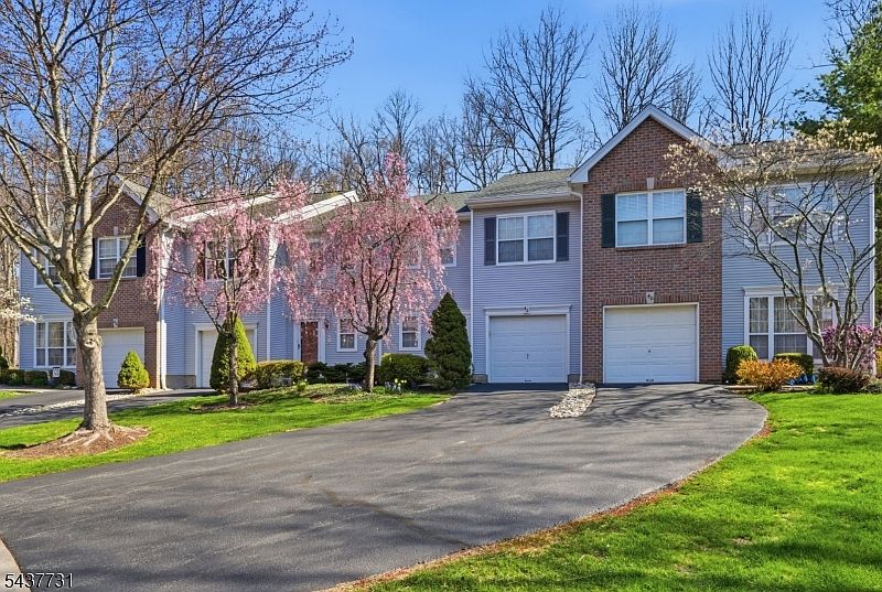 1st image of 42 Pond Hollow Dr
