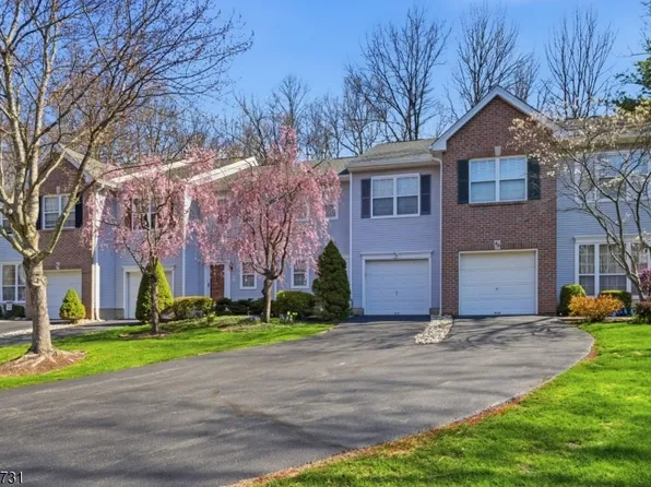 42 Pond Hollow Dr, Jefferson Twp., NJ 07438