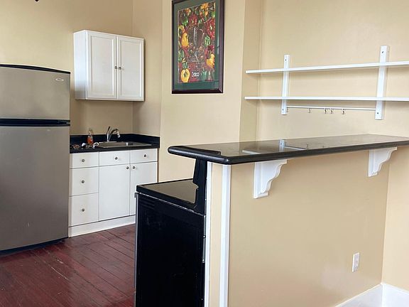 3rd image of 2236 Annunciation St