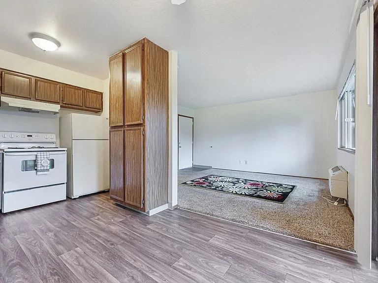 Applegate Apartments — Photo 21