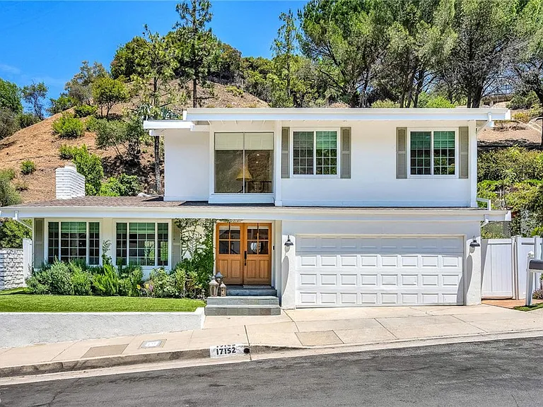 17152 Escalon Dr — Photo 1