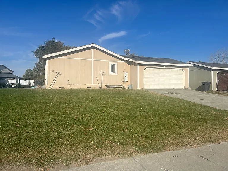 1903 E Parkview Blvd — Photo 3