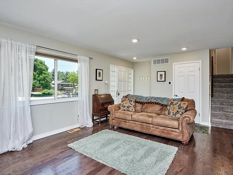 2242 S Poplar St — Photo 8