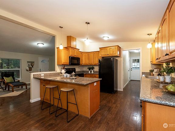 5th image of 4951 Carlson Lane SE