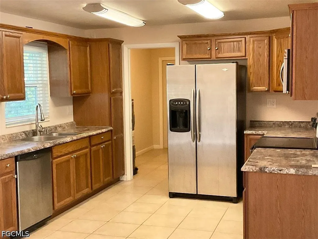 3 bed, 2.0 bath, 1104 sqft, $1,800 — Photo 4