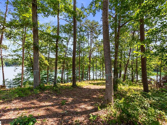 4th image of 108 Hunter Hill Cir #22